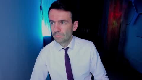 Snapshot of hard_and_juici chatting on October 26, 3:30 am Steve online show from October 26, 3:30 am