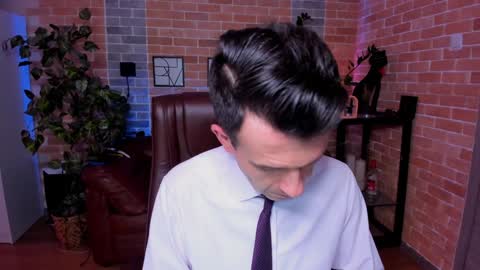 Snapshot of hard_and_juici chatting on December 3, 12:49 pm Steve online show from December 3, 12:49 pm