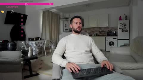 Snapshot of hard_chriss chatting on October 14, 7:37 am Hard Cock online show from October 14, 7:37 am