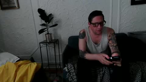 hardigan online show from November 11, 8:03 pm