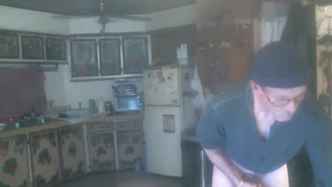 Snapshot of hardinhand44 chatting on December 14, 12:33 am john nobles online show from December 14, 12:33 am