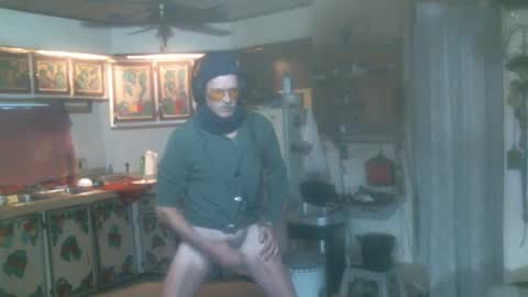 Snapshot of hardinhand44 chatting on December 9, 9:11 pm john nobles online show from December 9, 9:11 pm