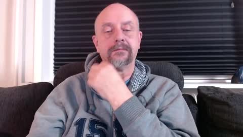 Snapshot of hardmrlazy chatting on December 8, 6:50 pm MrLazy online show from December 8, 6:50 pm