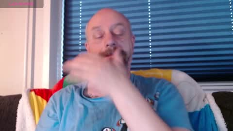Snapshot of hardmrlazy chatting on December 31, 9:31 am MrLazy online show from December 31, 9:31 am