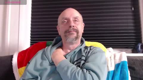 Snapshot of hardmrlazy chatting on December 11, 6:37 pm MrLazy online show from December 11, 6:37 pm