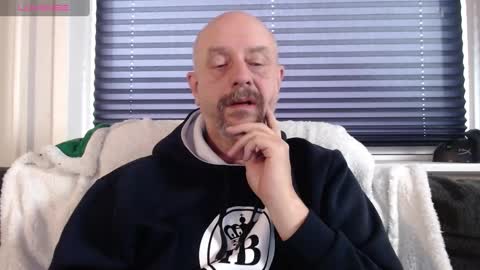Snapshot of hardmrlazy chatting on December 4, 12:25 pm MrLazy online show from December 4, 12:25 pm