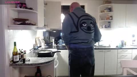 Snapshot of hardmrlazy chatting on December 9, 6:19 pm MrLazy online show from December 9, 6:19 pm