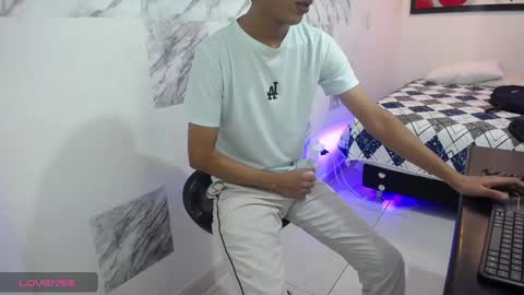 Snapshot of hardsexlove08 chatting on January 5, 1:36 pm Andres Dean online show from January 5, 1:36 pm