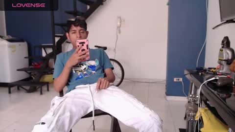 Snapshot of hardsexlove08 chatting on February 23, 6:30 pm Andres Dean online show from February 23, 6:30 pm