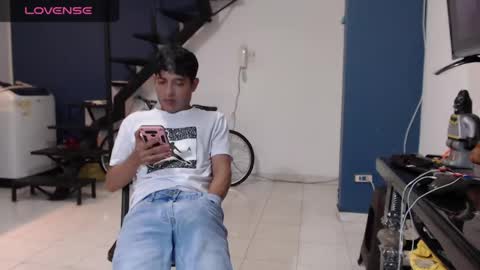 Snapshot of hardsexlove08 chatting on February 25, 1:09 am Andres Dean online show from February 25, 1:09 am
