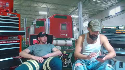 Snapshot of hardworkertn chatting on October 21, 1:52 am hardworkertn online show from October 21, 1:52 am