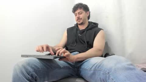 Snapshot of harrydaviss chatting on October 15, 3:25 am alpha online show from October 15, 3:25 am