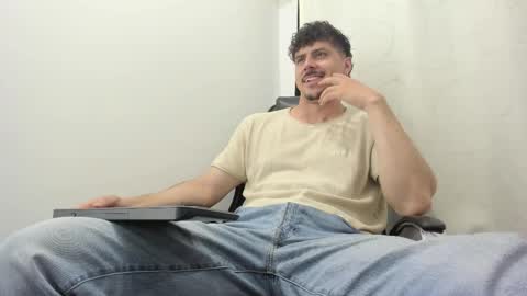 Snapshot of harrydaviss chatting on September 27, 5:05 am alpha online show from September 27, 5:05 am