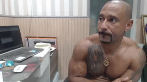 hebertgomes online show from April 28, 11:31 pm