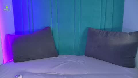 HEEJIN online show from May 5, 4:36 am