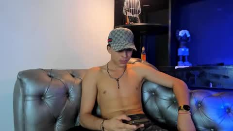 heellboy_ online show from December 5, 3:24 am