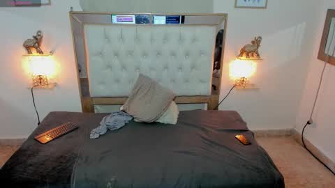 heiker_ online show from October 31, 4:25 am