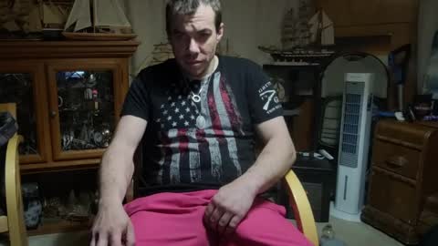 xxScubaStevexx online show from April 7, 2:00 am