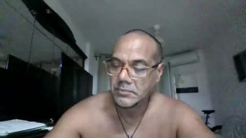 Snapshot of heistt chatting on October 6, 9:19 pm Heist Stein online show from October 6, 9:19 pm