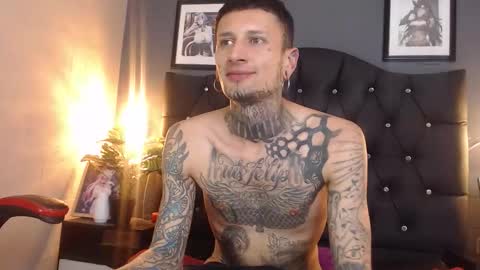 Snapshot of hellboyinked chatting on September 26, 12:19 am Liam online show from September 26, 12:19 am