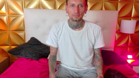Snapshot of hellboyinked chatting on October 11, 12:47 am Liam online show from October 11, 12:47 am
