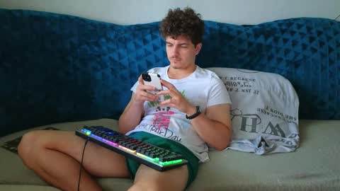 Snapshot of hellish_sugar chatting on September 18, 7:10 am Remy online show from September 18, 7:10 am
