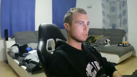 Snapshot of herbstenden chatting on October 3, 8:47 pm John Pearl online show from October 3, 8:47 pm
