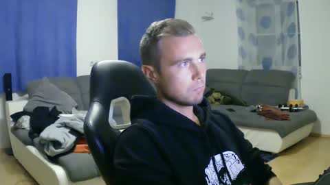 Snapshot of herbstenden chatting on September 30, 7:39 pm John Pearl online show from September 30, 7:39 pm