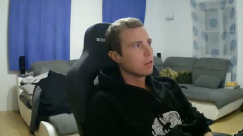 John Pearl online show from April 8, 7:00 pm