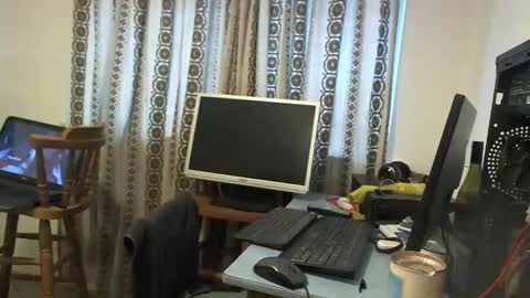 Snapshot of hermeneutika chatting on December 18, 10:40 am mature online show from December 18, 10:40 am