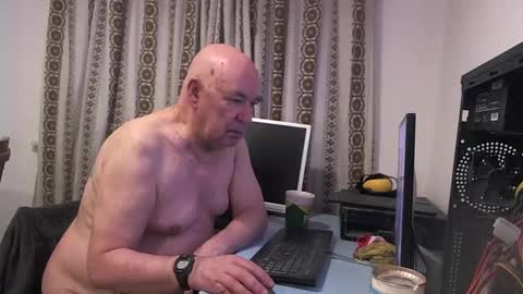 Snapshot of hermeneutika chatting on December 26, 8:07 am mature online show from December 26, 8:07 am