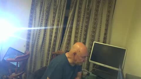 Snapshot of hermeneutika chatting on January 8, 5:59 am mature online show from January 8, 5:59 am