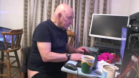 Snapshot of hermeneutika chatting on January 11, 6:24 am mature online show from January 11, 6:24 am