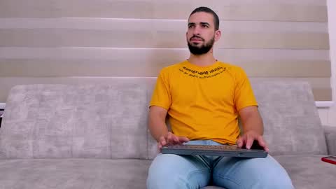 Snapshot of heteros_men chatting on March 6, 1:14 pm heteros men online show from March 6, 1:14 pm