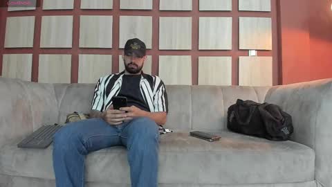 Snapshot of heteros_men chatting on March 2, 2:25 pm heteros men online show from March 2, 2:25 pm