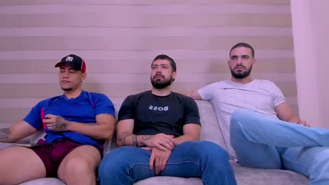 Snapshot of heteros_men chatting on December 20, 1:33 pm heteros men online show from December 20, 1:33 pm