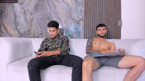 Snapshot of heteros_men chatting on December 5, 1:47 am heteros men online show from December 5, 1:47 am