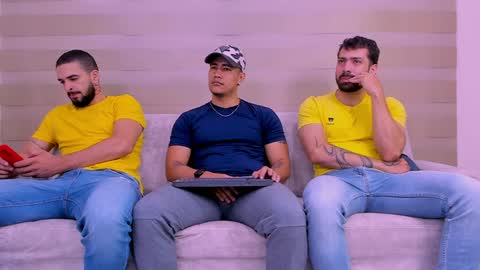 Snapshot of heteros_men chatting on February 3, 1:30 pm heteros men online show from February 3, 1:30 pm