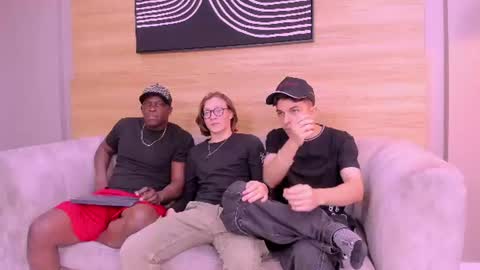 heteros men online show from June 9, 3:36 pm
