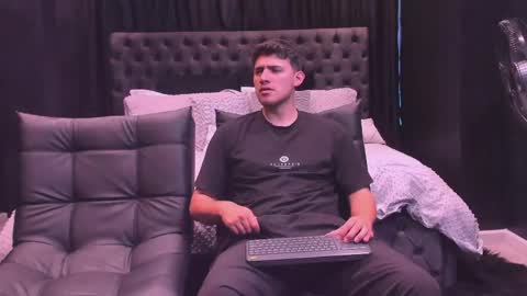 heteros men online show from April 25, 7:55 pm