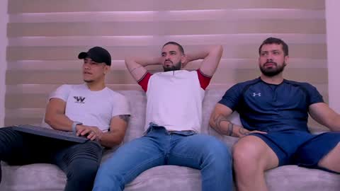 Snapshot of heteros_men chatting on December 17, 1:49 pm heteros men online show from December 17, 1:49 pm