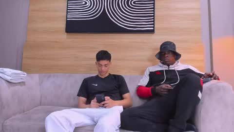 heteros men online show from April 23, 1:46 pm