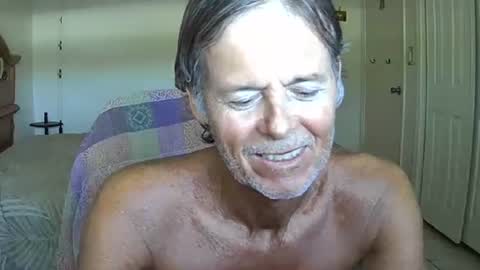 hewes1 online show from April 18, 7:07 pm