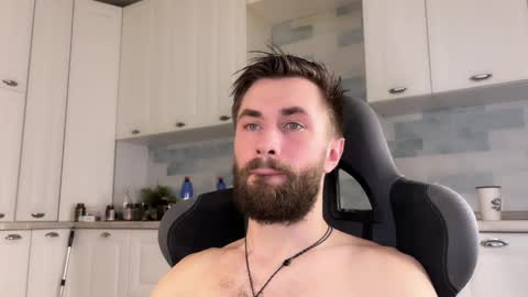 Arnold online show from April 3, 7:43 pm