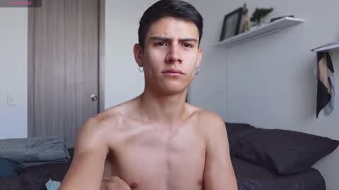 Snapshot of hey_cesard chatting on February 21, 1:33 pm hey_cesard online show from February 21, 1:33 pm