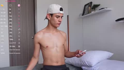 Snapshot of hey_cesard chatting on February 22, 2:38 pm hey_cesard online show from February 22, 2:38 pm