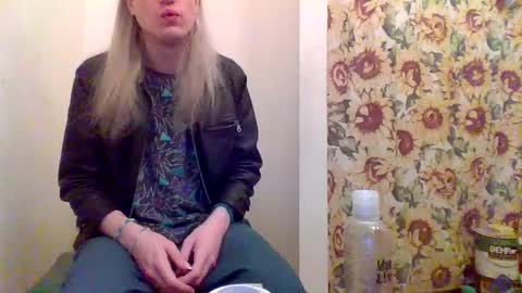 Snapshot of hey_mikky chatting on March 11, 9:34 am hey_mikky online show from March 11, 9:34 am