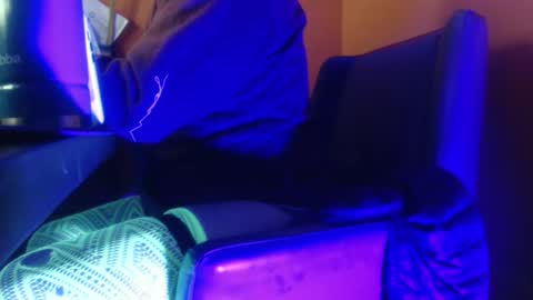 high__five online show from December 19, 6:43 am