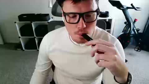 Snapshot of higher_lycra chatting on October 20, 6:23 pm higher_lycra online show from October 20, 6:23 pm