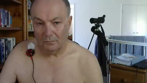 hills_999 online show from April 28, 2:27 am